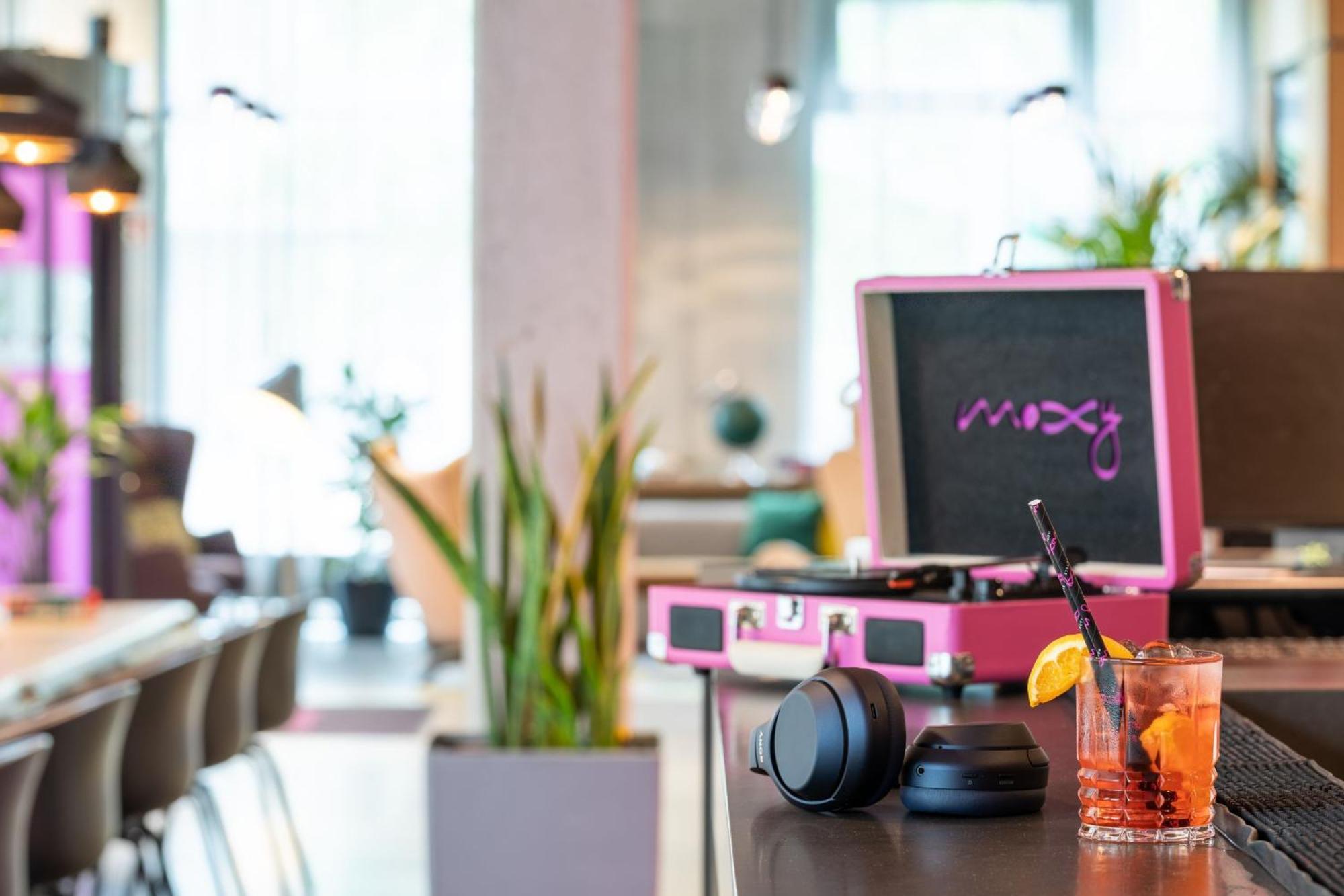 Moxy Frankfurt Airport Ξενοδοχείο Φραγκφούρτη Εξωτερικό φωτογραφία